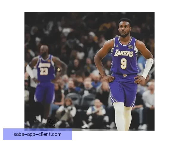 布朗尼连续背靠背胜利南湾湖人13战全胜雷迪克高度评价他努力拼搏